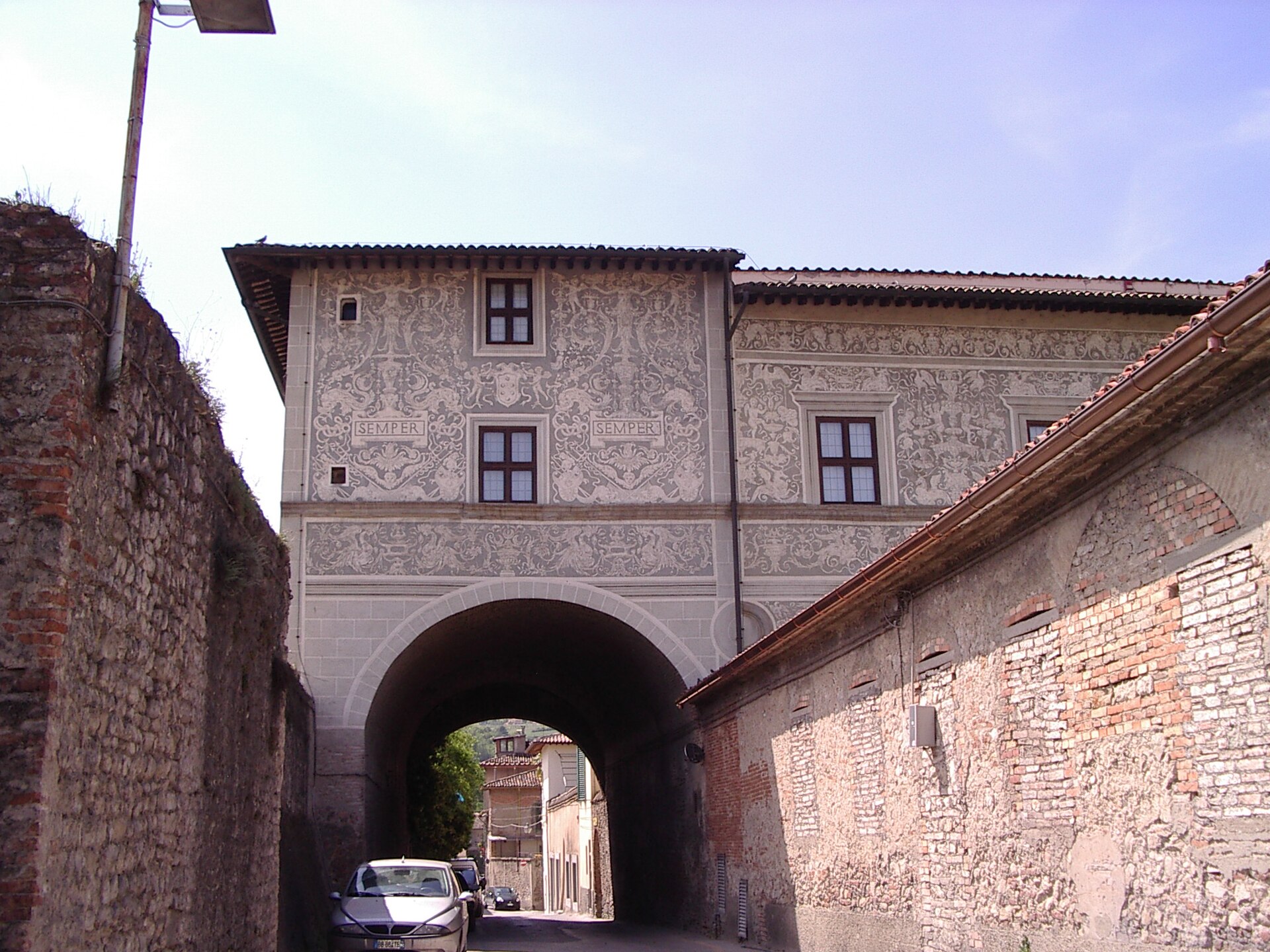 La facciata a graffiti di Palazzo Vitelli alla Cannoniera, sede della Pinacoteca comunale di Città di Castello