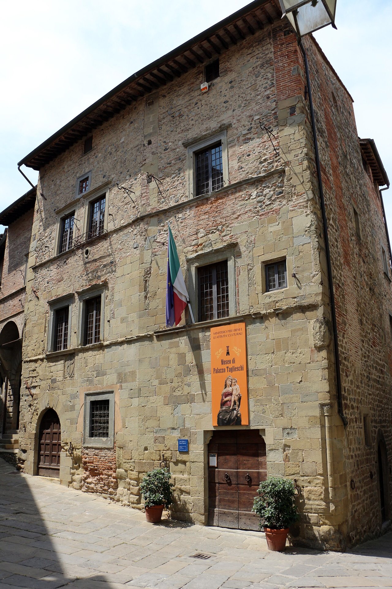 La facciata di Palazzo Taglieschi ad Anghiari