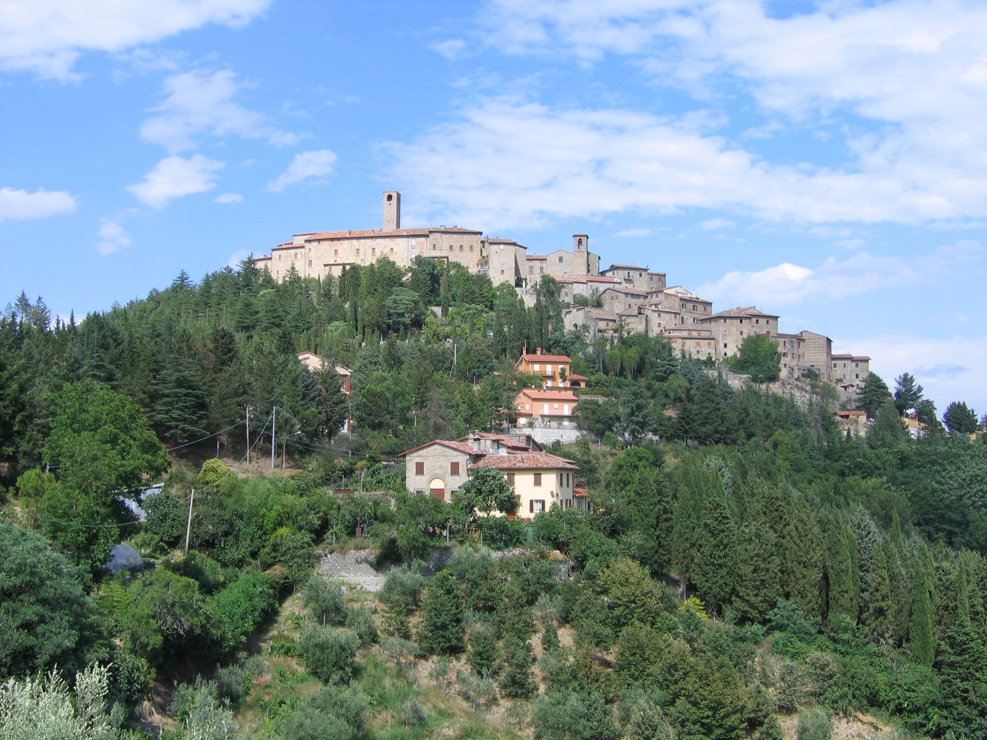 Monte Santa Maria Tiberina: cosa vedere. Il palazzo dei marchesi, la cripta e il castello di Lippiano