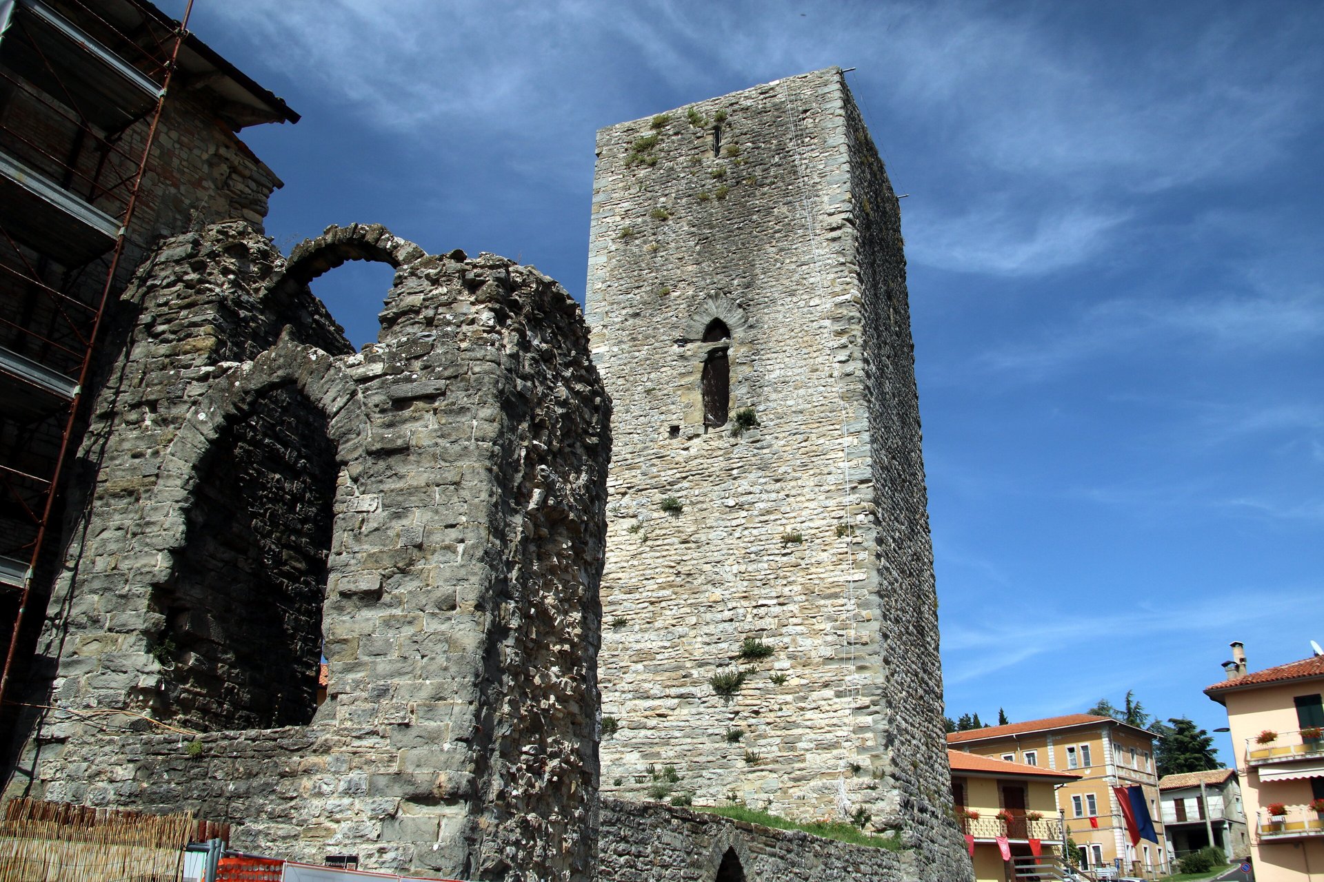 I resti della rocca longobarda di Pietralunga